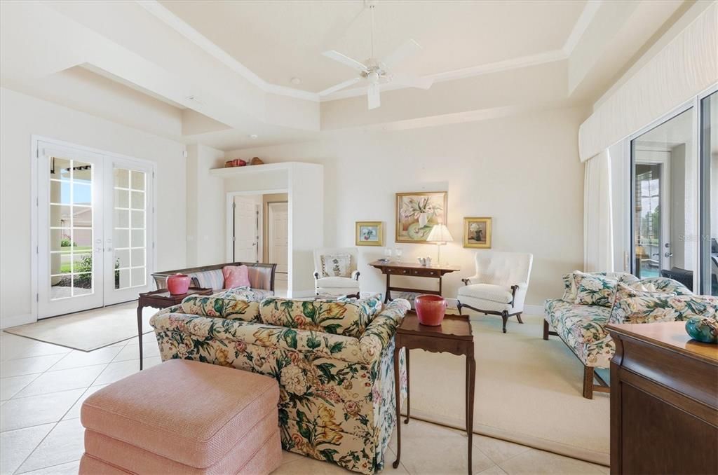En Venta: $715,000 (3 camas, 3 baños, 2638 Pies cuadrados)