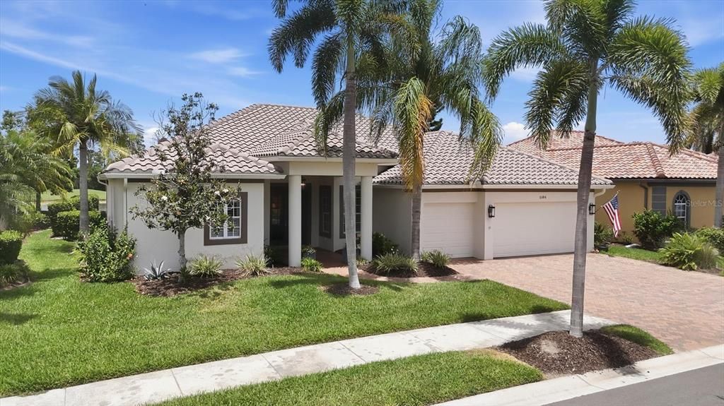 En Venta: $715,000 (3 camas, 3 baños, 2638 Pies cuadrados)