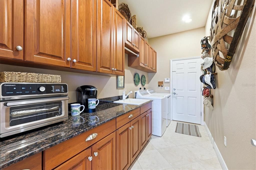 En Venta: $715,000 (3 camas, 3 baños, 2638 Pies cuadrados)