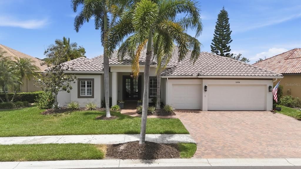 En Venta: $715,000 (3 camas, 3 baños, 2638 Pies cuadrados)