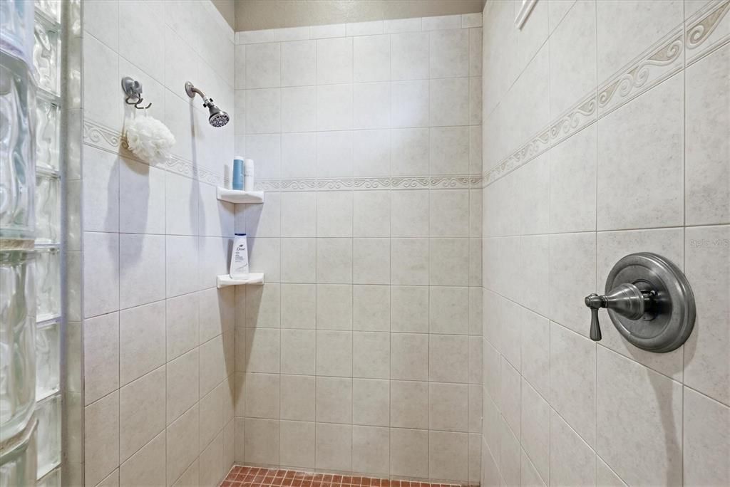 En Venta: $715,000 (3 camas, 3 baños, 2638 Pies cuadrados)