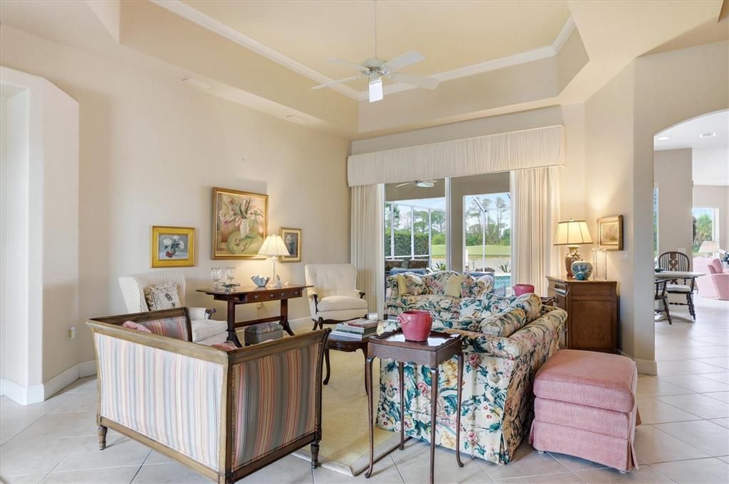 En Venta: $715,000 (3 camas, 3 baños, 2638 Pies cuadrados)