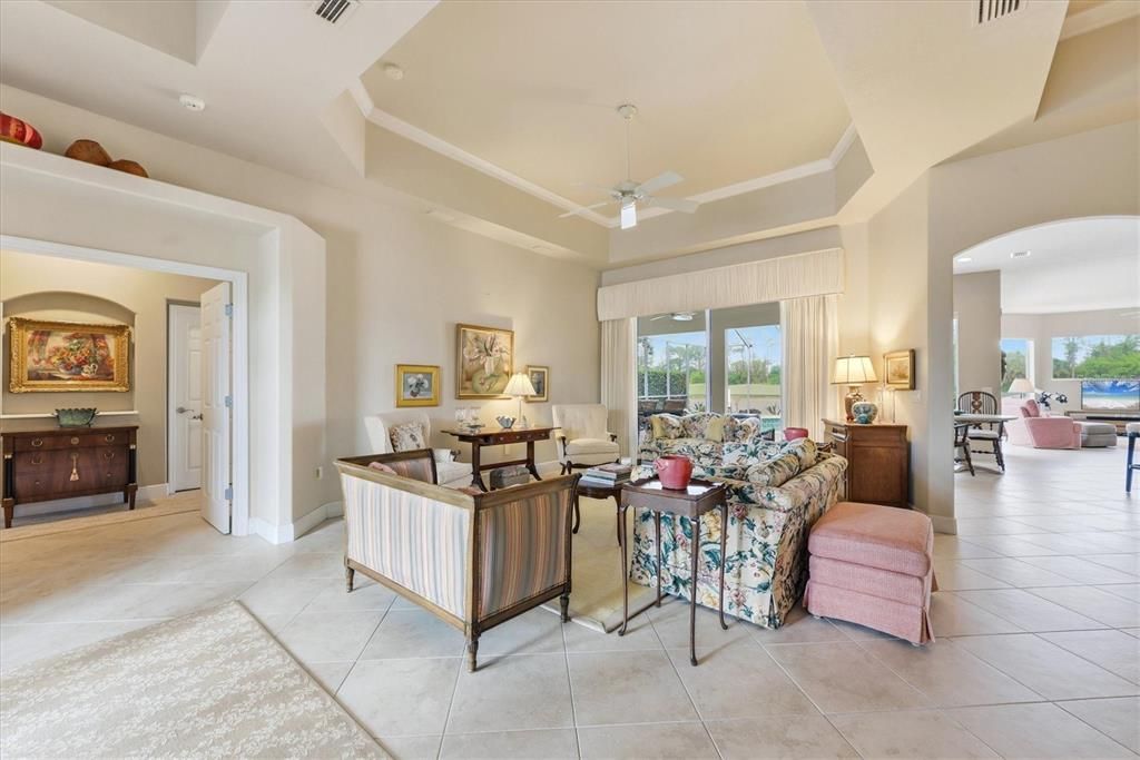 En Venta: $715,000 (3 camas, 3 baños, 2638 Pies cuadrados)
