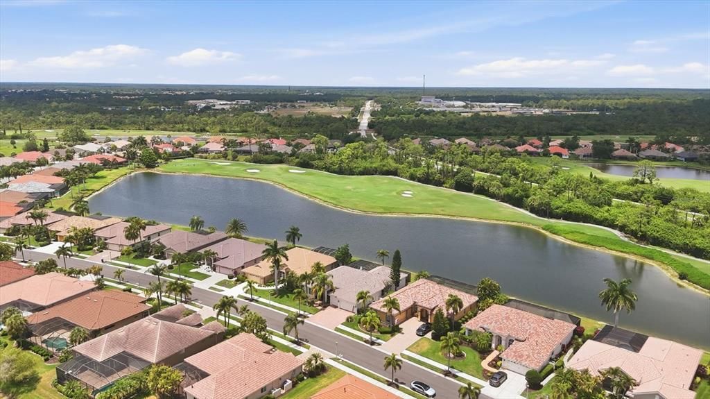 En Venta: $715,000 (3 camas, 3 baños, 2638 Pies cuadrados)