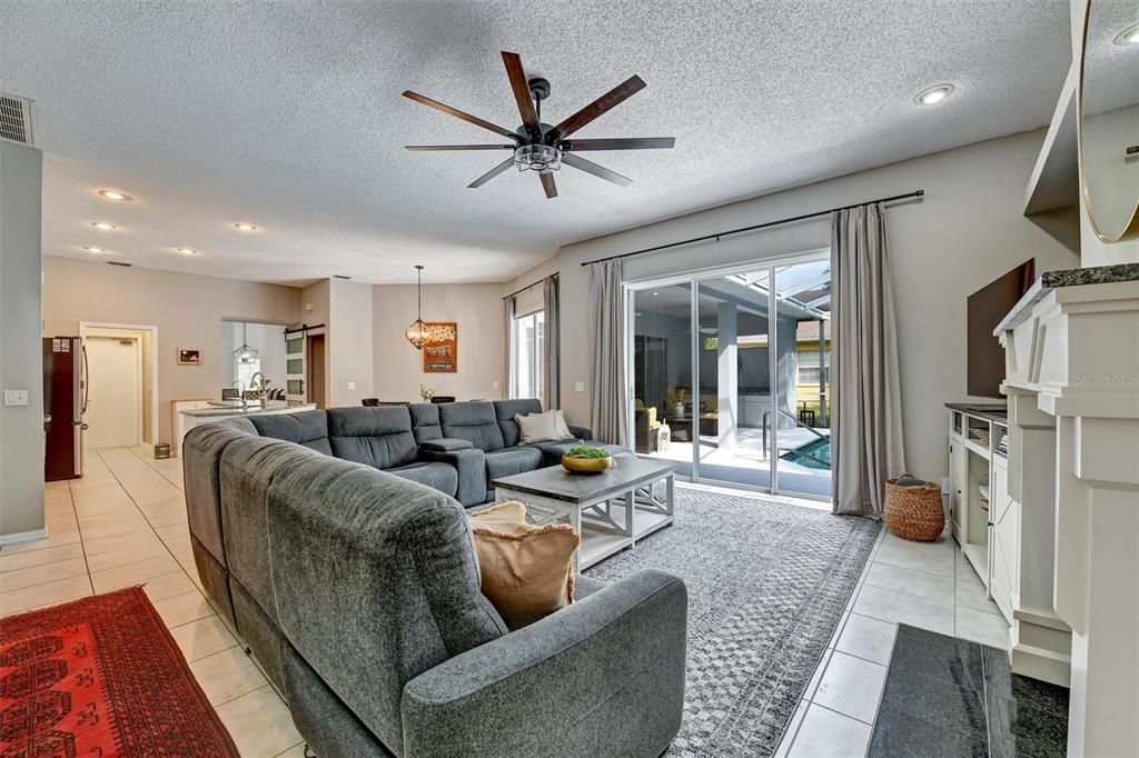 En Venta: $760,000 (4 camas, 3 baños, 2420 Pies cuadrados)