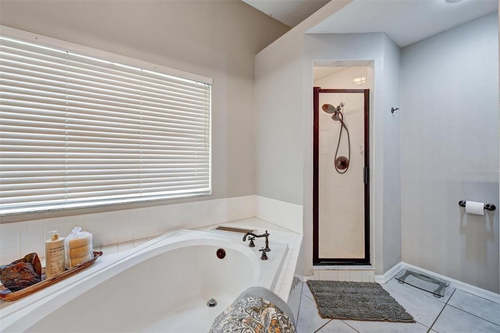 En Venta: $760,000 (4 camas, 3 baños, 2420 Pies cuadrados)