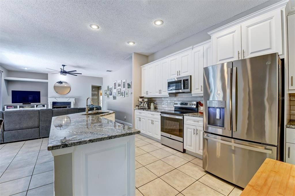 En Venta: $760,000 (4 camas, 3 baños, 2420 Pies cuadrados)