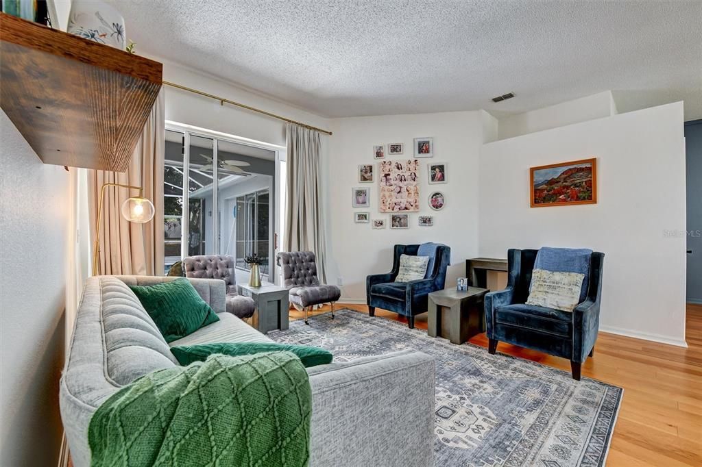 En Venta: $760,000 (4 camas, 3 baños, 2420 Pies cuadrados)