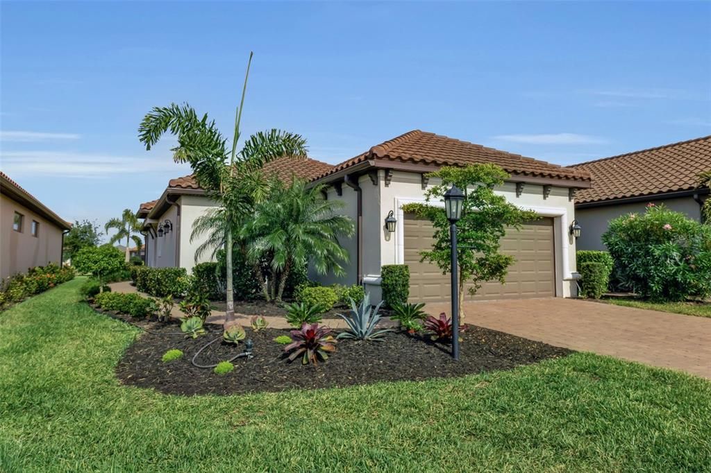 For Rent: $3,500 (2 beds, 2 baths, 1678 Square Feet)