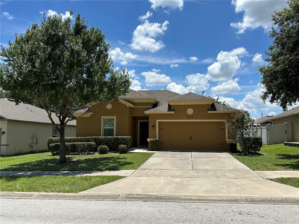 For Sale: $305,900 (4 beds, 2 baths, 1983 Square Feet)