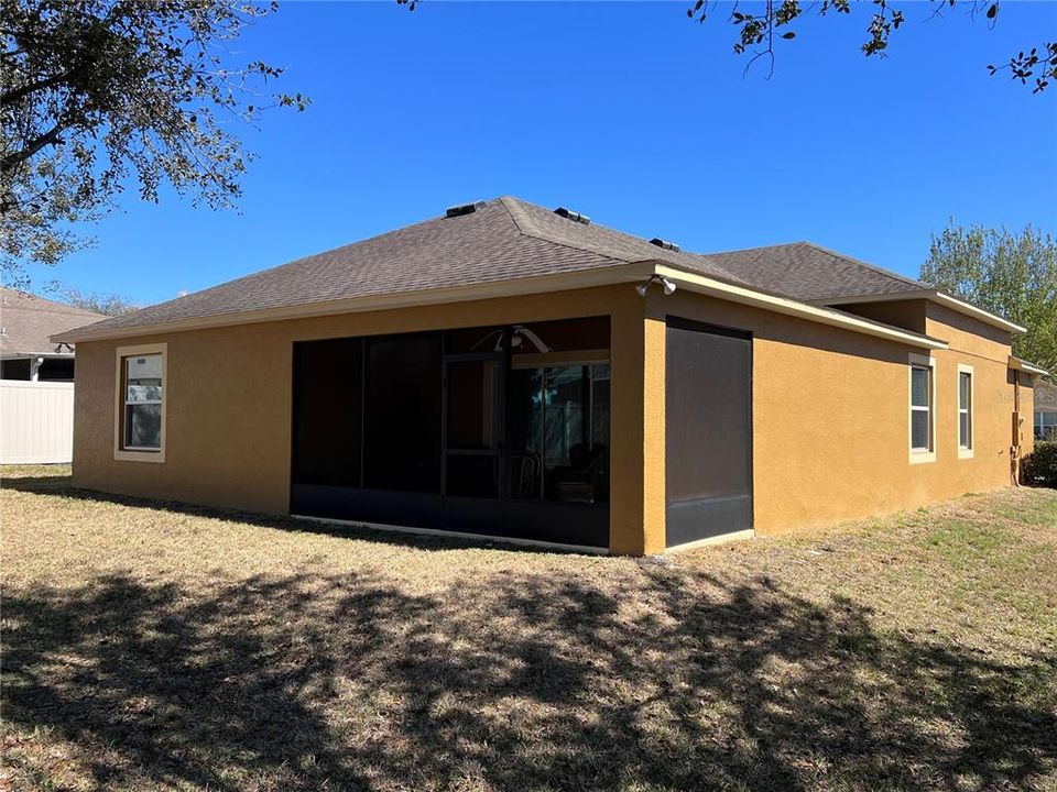 For Sale: $305,900 (4 beds, 2 baths, 1983 Square Feet)