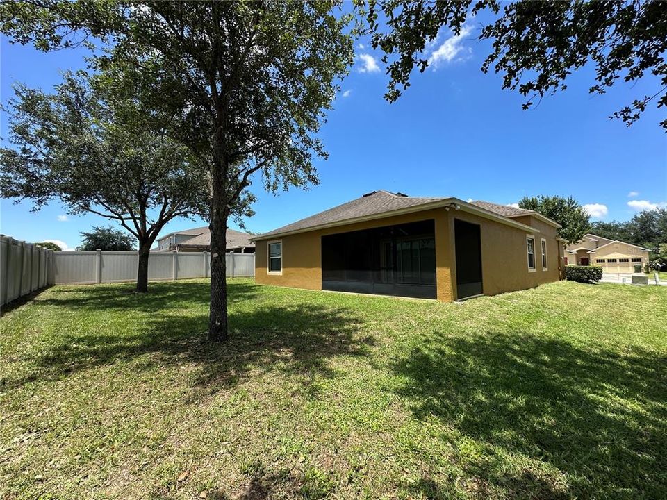 For Sale: $305,900 (4 beds, 2 baths, 1983 Square Feet)