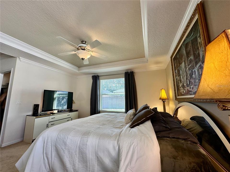 For Sale: $305,900 (4 beds, 2 baths, 1983 Square Feet)