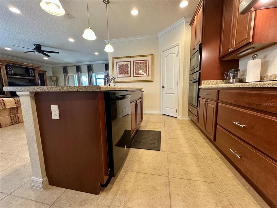 For Sale: $305,900 (4 beds, 2 baths, 1983 Square Feet)