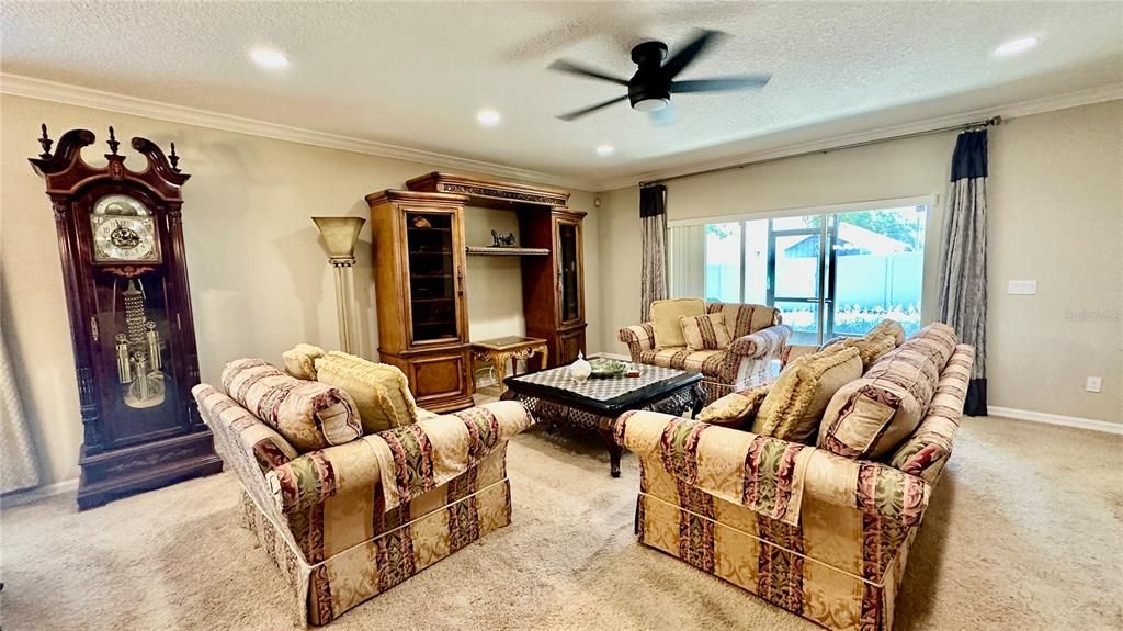 For Sale: $305,900 (4 beds, 2 baths, 1983 Square Feet)