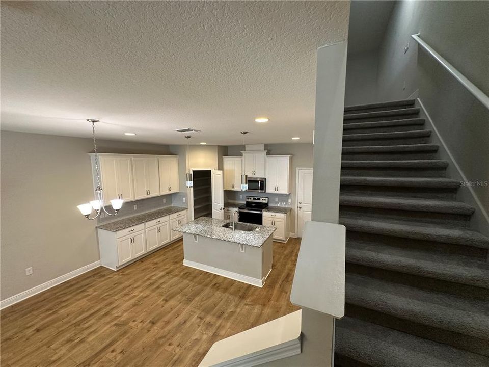 For Rent: $2,300 (3 beds, 2 baths, 1784 Square Feet)