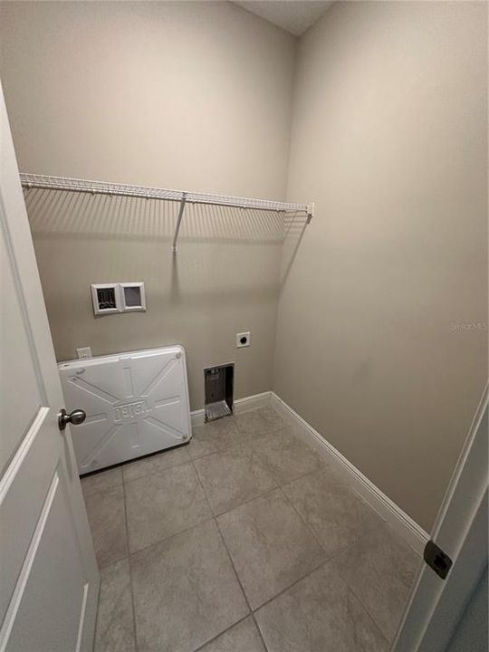 For Rent: $2,300 (3 beds, 2 baths, 1784 Square Feet)