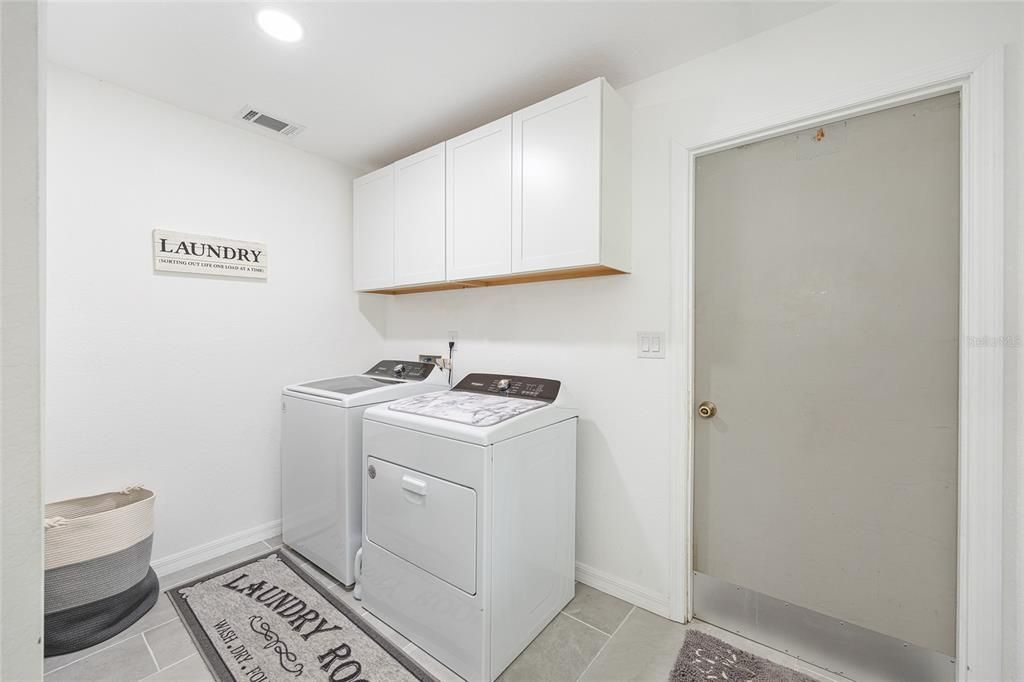 En Venta: $445,000 (3 camas, 2 baños, 1996 Pies cuadrados)