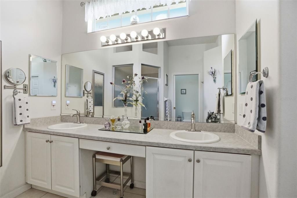 En Venta: $450,000 (3 camas, 2 baños, 2098 Pies cuadrados)
