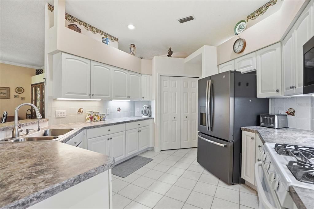 En Venta: $450,000 (3 camas, 2 baños, 2098 Pies cuadrados)