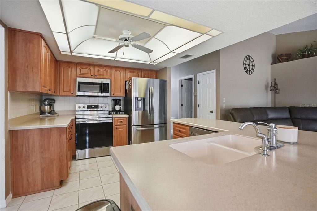 Active With Contract: $320,000 (3 beds, 2 baths, 1941 Square Feet)