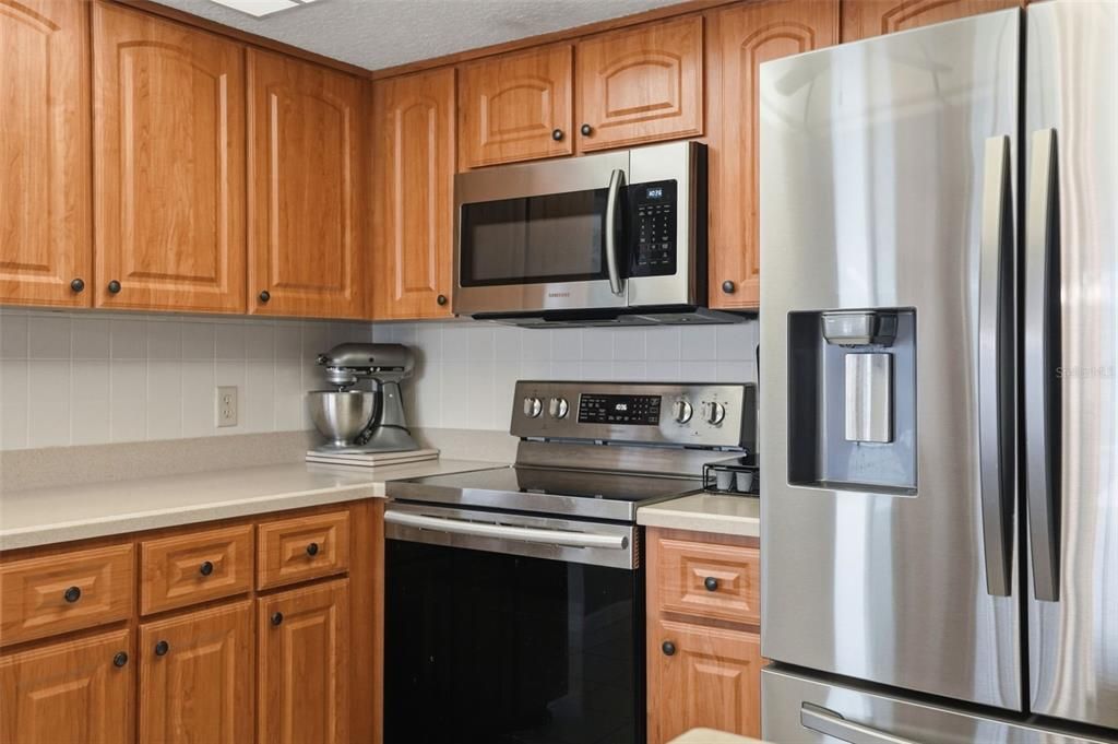 Active With Contract: $320,000 (3 beds, 2 baths, 1941 Square Feet)