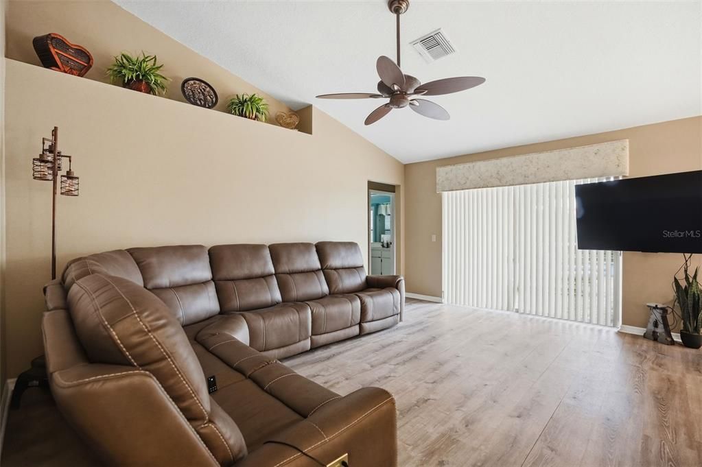 Active With Contract: $320,000 (3 beds, 2 baths, 1941 Square Feet)