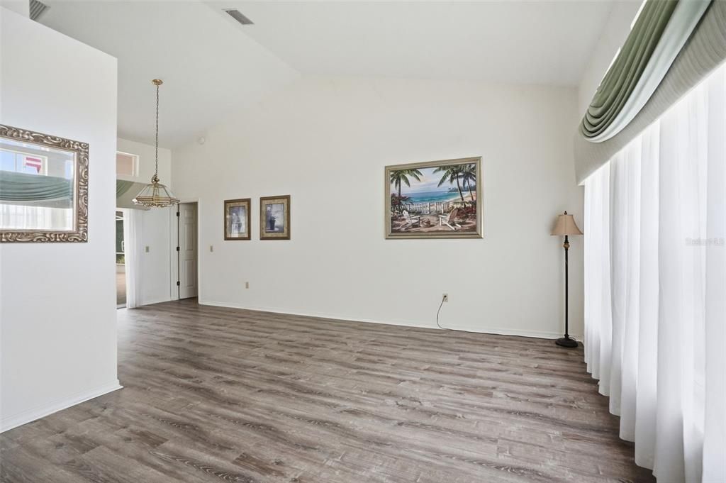 Active With Contract: $320,000 (3 beds, 2 baths, 1941 Square Feet)