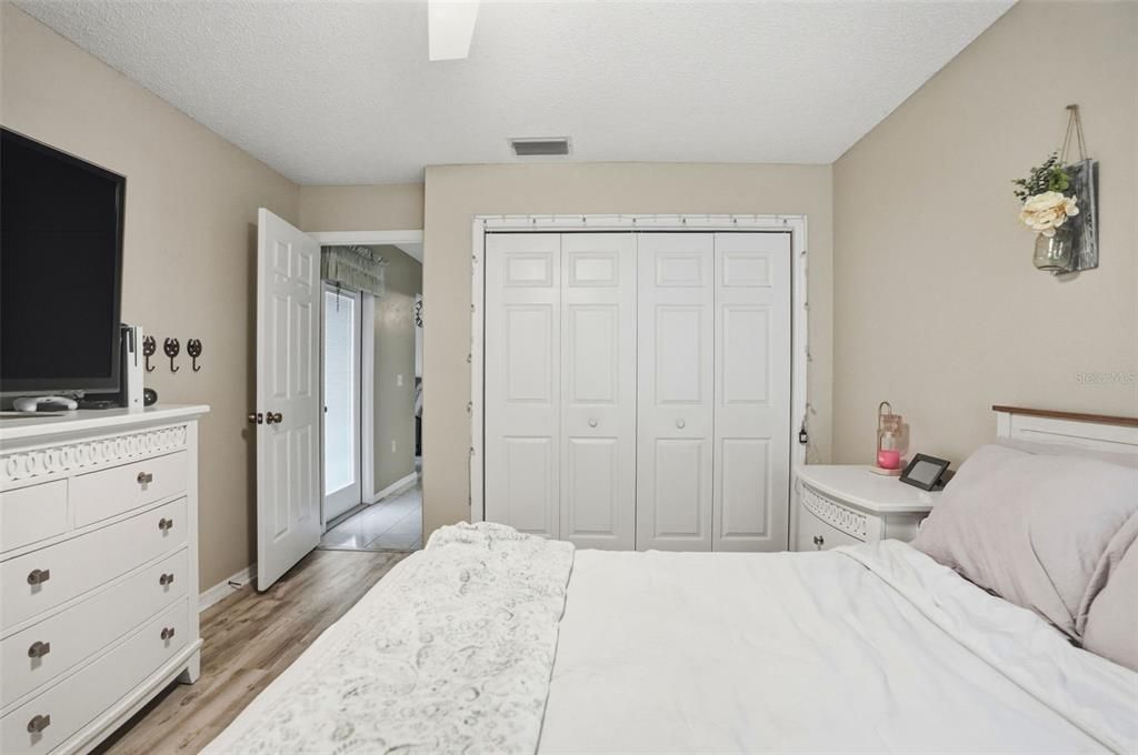 Active With Contract: $320,000 (3 beds, 2 baths, 1941 Square Feet)