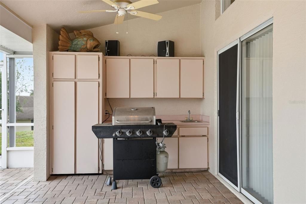 Active With Contract: $320,000 (3 beds, 2 baths, 1941 Square Feet)