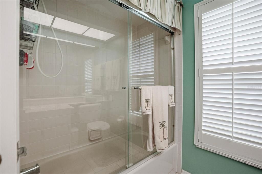 Active With Contract: $320,000 (3 beds, 2 baths, 1941 Square Feet)