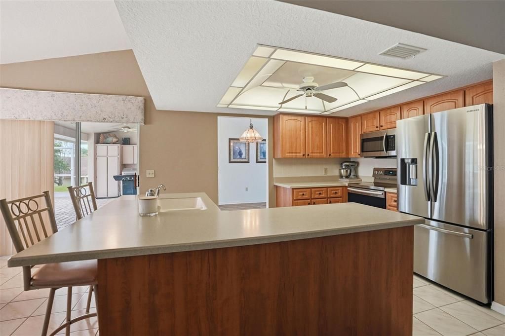 Active With Contract: $320,000 (3 beds, 2 baths, 1941 Square Feet)