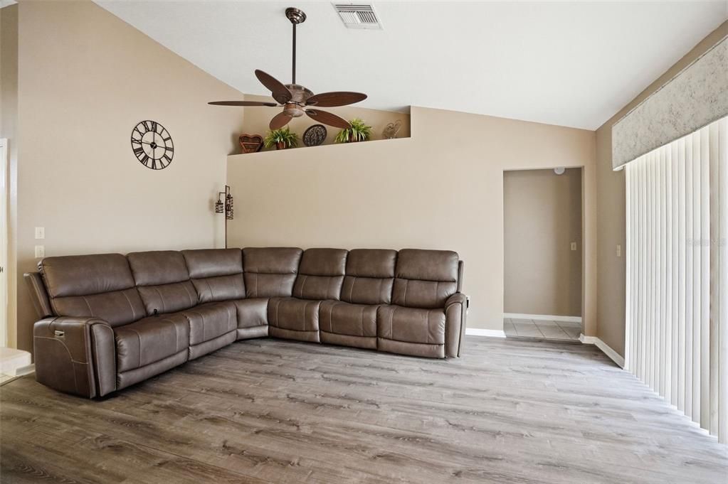 Active With Contract: $320,000 (3 beds, 2 baths, 1941 Square Feet)