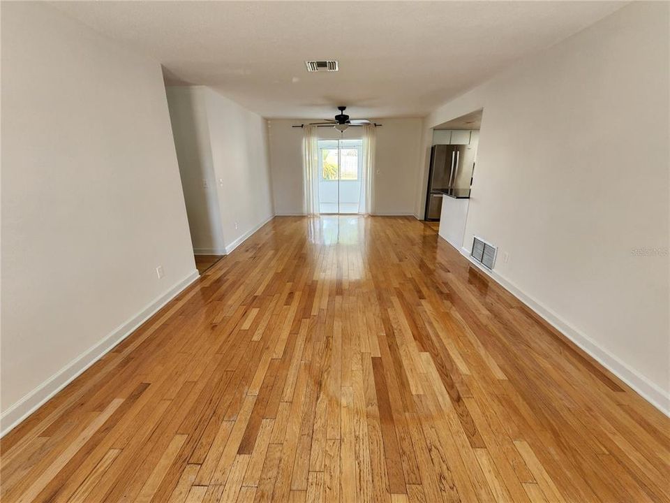 For Rent: $1,900 (3 beds, 2 baths, 1212 Square Feet)