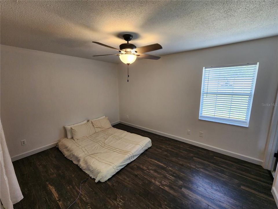 For Rent: $1,900 (3 beds, 2 baths, 1212 Square Feet)