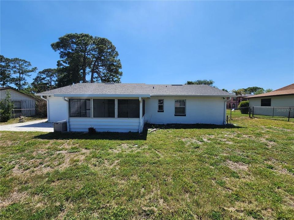 For Rent: $1,900 (3 beds, 2 baths, 1212 Square Feet)