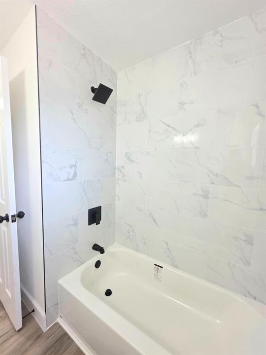Activo con contrato: $258,000 (3 camas, 2 baños, 1100 Pies cuadrados)