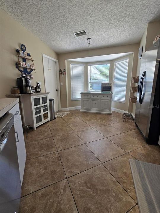 For Sale: $372,000 (3 beds, 2 baths, 1373 Square Feet)