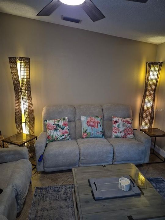For Sale: $372,000 (3 beds, 2 baths, 1373 Square Feet)