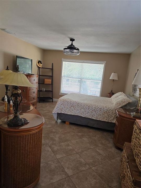For Sale: $372,000 (3 beds, 2 baths, 1373 Square Feet)