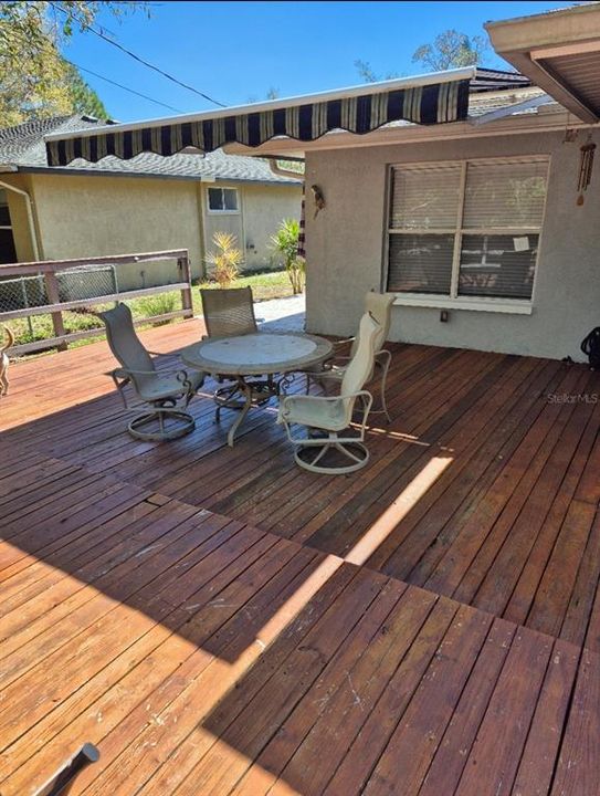 For Sale: $372,000 (3 beds, 2 baths, 1373 Square Feet)