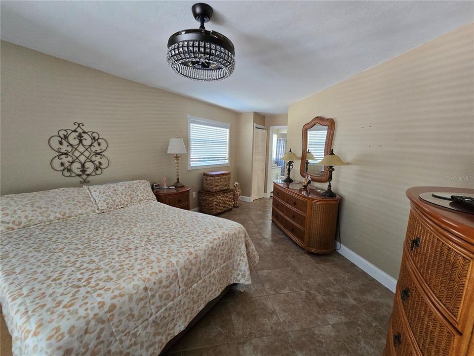 For Sale: $372,000 (3 beds, 2 baths, 1373 Square Feet)