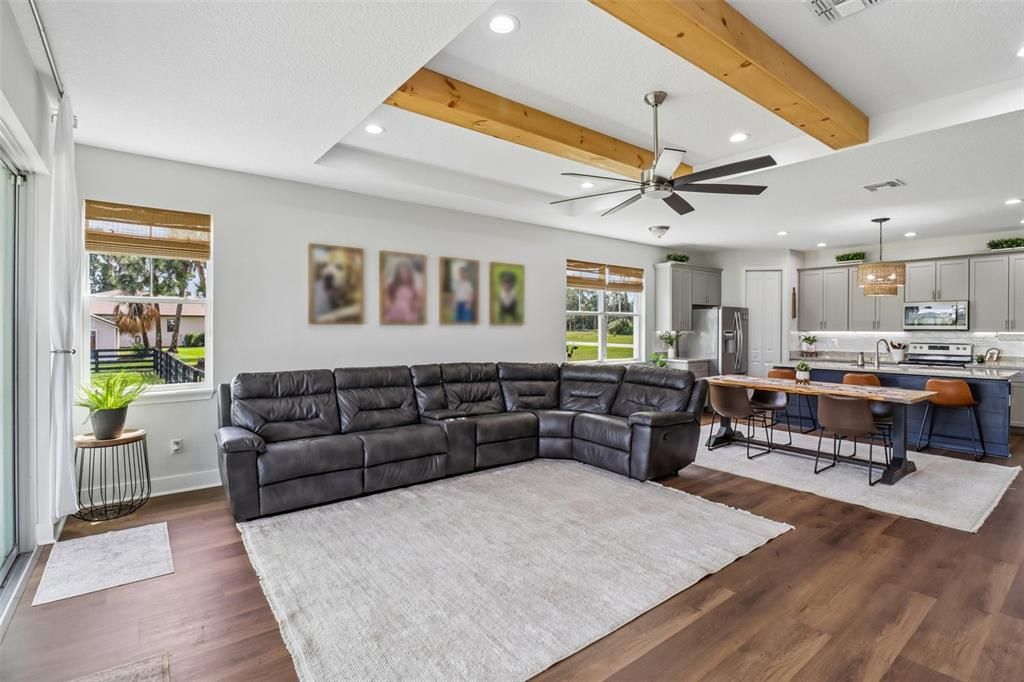 Activo con contrato: $625,000 (4 camas, 3 baños, 1935 Pies cuadrados)