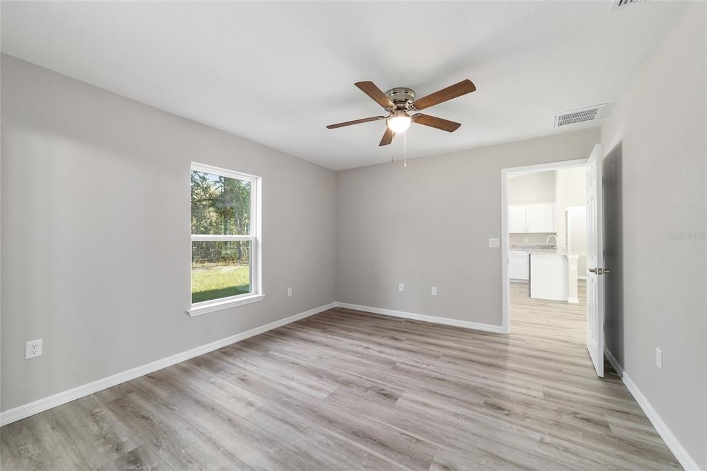 Activo con contrato: $235,000 (3 camas, 2 baños, 1083 Pies cuadrados)
