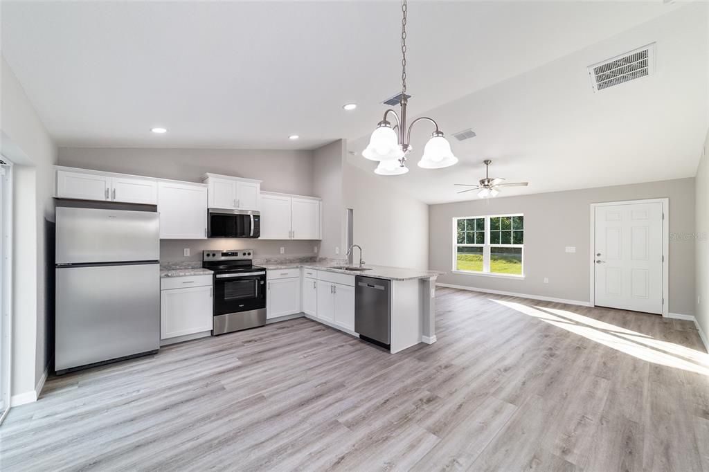 Activo con contrato: $235,000 (3 camas, 2 baños, 1083 Pies cuadrados)