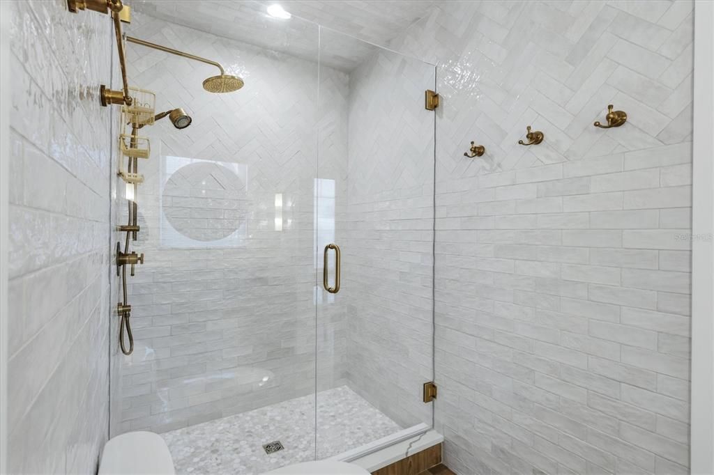 For Sale: $3,700,000 (2 beds, 1 baths, 1050 Square Feet)