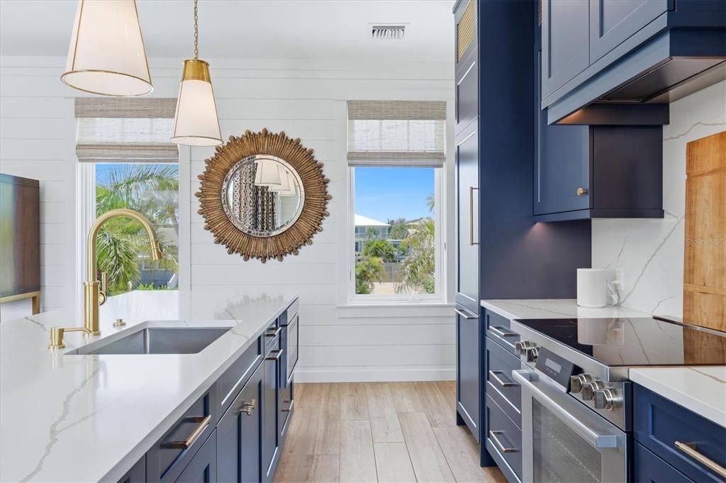 For Sale: $3,700,000 (2 beds, 1 baths, 1050 Square Feet)