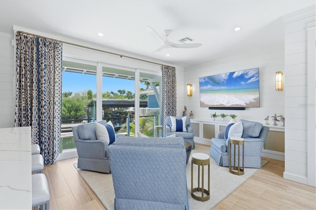 For Sale: $3,700,000 (2 beds, 1 baths, 1050 Square Feet)