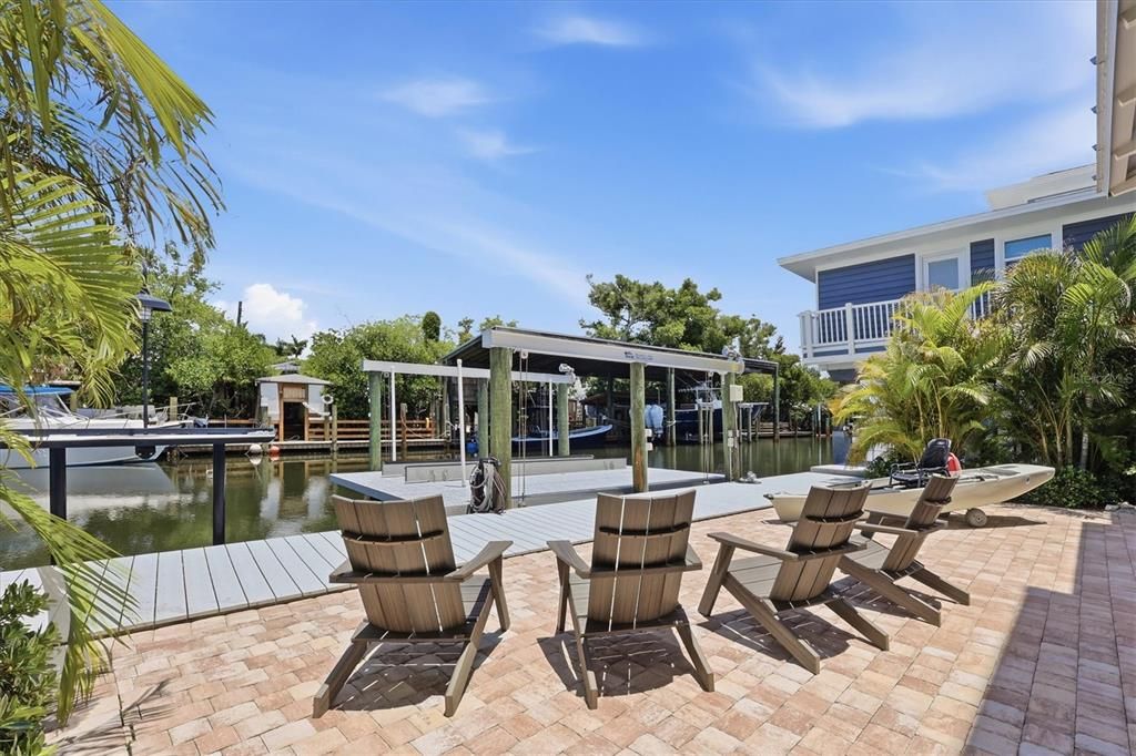 For Sale: $3,700,000 (2 beds, 1 baths, 1050 Square Feet)