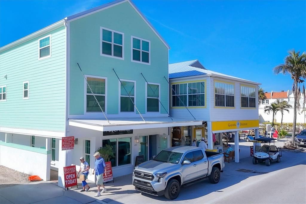 For Sale: $3,700,000 (2 beds, 1 baths, 1050 Square Feet)